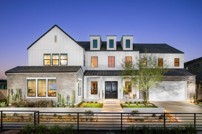Best Farmhouse Exterior Lighting Looks USA: The Ultimate Pillar